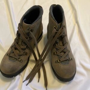 Clark’s Brand Suede Boots 8 1/2